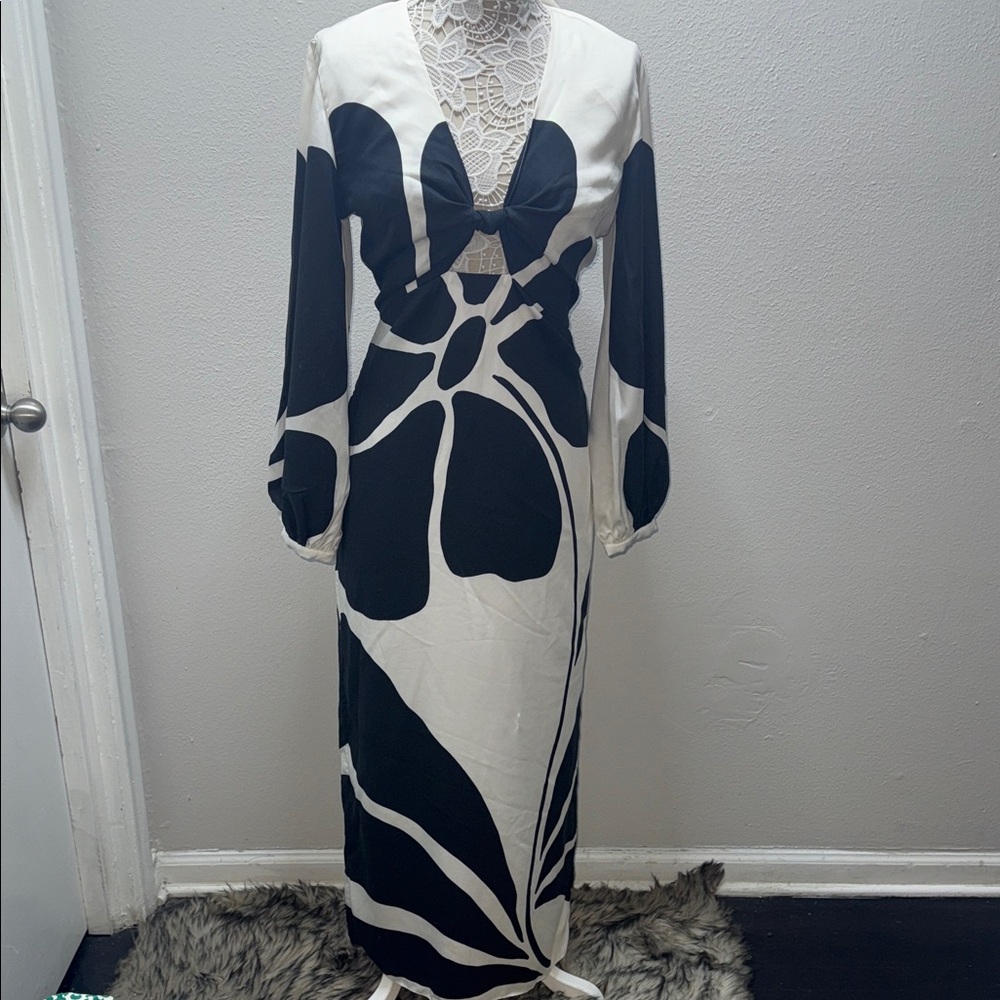Rafaella Cala de la Cruz Chic Monochrome Long Sleeve Dress - Picture 2 of 11